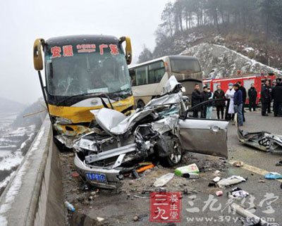 湖北大雾多条高速管制 车祸常见外伤急救方法