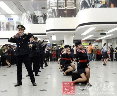 北京机场<em>空姐</em>空少大跳快闪舞跳舞<em>的好处</em>-三九