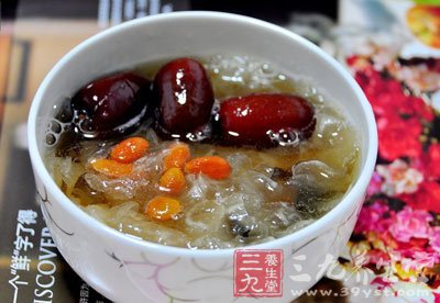 银耳红枣枸杞汤