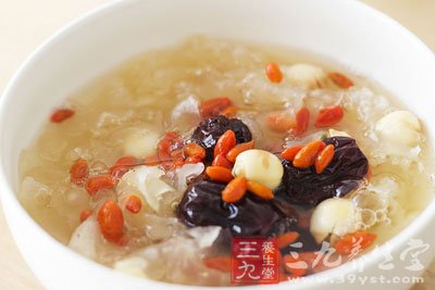 红枣银耳莲子羹功效