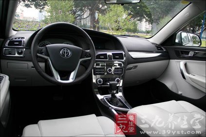 新车除味有妙招车内最好放点菠萝(2)