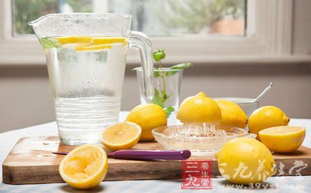 蜂蜜柠檬水的做法