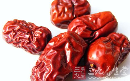 红枣的功效与作用 简单易学红枣银耳莲子羹食