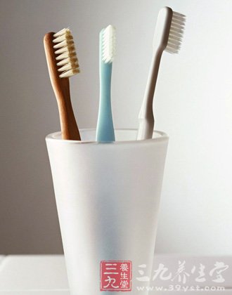 牙齿保健常识 正确刷牙应避开这些误区