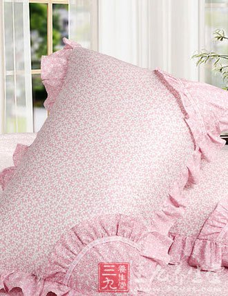 针清时必须有严格的消毒和专业手法，