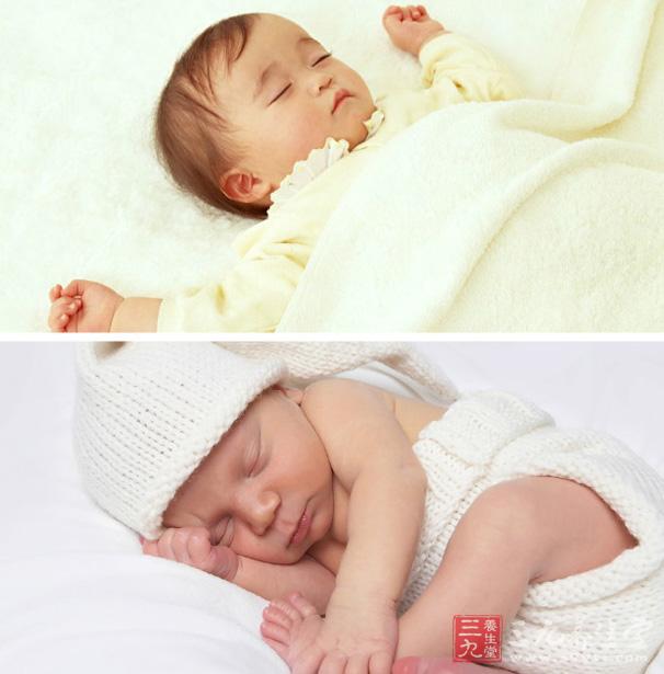 经过一天的工作与娱乐之后,通过睡眠可以恢复身体的体力,以及让身体更好的进行一些器官的新陈代谢,合理的睡眠对于身体的重要性自不多言,那么如何拥有一个良好的睡眠环境呢?有哪些睡眠宜忌呢?通过下文一起来了解一下吧。 睡眠环境与宜忌 一、睡眠环境 (一)恬淡宁静 安静的环境是帮助入睡的基本条件之一。嘈杂的环境使人心神烦躁,难于安眠。因而卧室选择重在避声,窗口远离街逍闹市,室内不宜放置音响设备。 (二)光线幽暗 《老老恒言》说:“就寝即灭灯,目不外眩,则神守其舍”