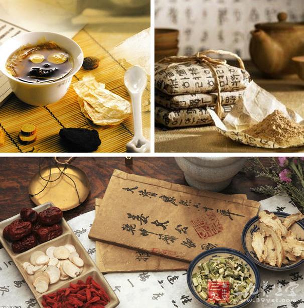 内伤发热起病缓慢，病程较长，多为低热，或自觉发热，表现为高热者较少