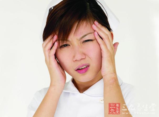 紧张性头痛(tension headache)又称为肌收缩性头痛。一种头部的紧束、受压或钝痛感，更典型的是具有束带感