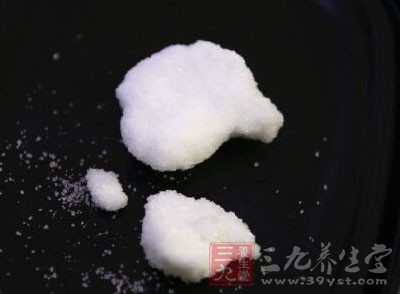 再續(xù)煮15分加入適量的鹽巴調(diào)味即可