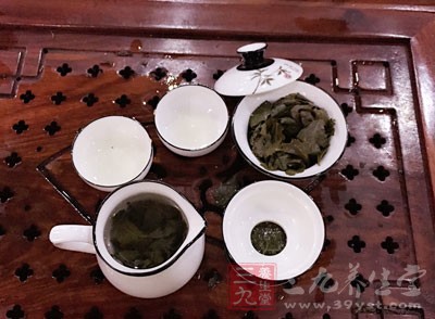 綠茶里含有兒茶素可以起到抑制癌癥的作用