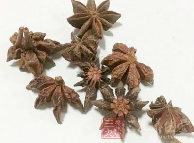 這里特別解釋一下這個(gè)泡菜水：用涼白開(kāi)，花椒，鹽