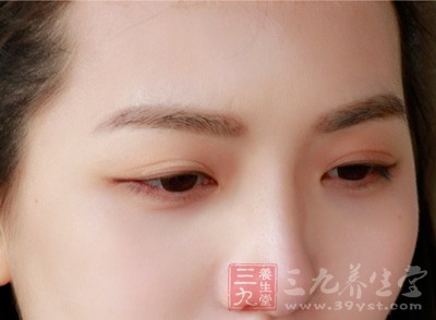 额头上部突出的人,属于理论派的类型 额头上部突出的人,属于理论派的类型