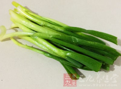 蔥花(或洋蔥末)，蒜末，空心菜起，鹽，食用油