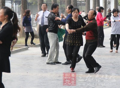 中老年广场舞 让您在健身中感受到快乐