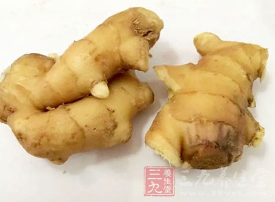 里脊肉1條，姜片，蒜2瓣，叉燒醬3大湯匙