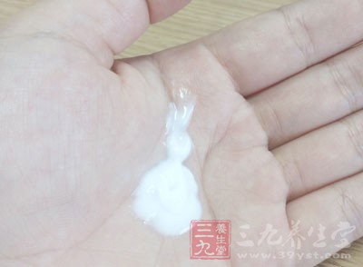 运用抗衰老洁面乳