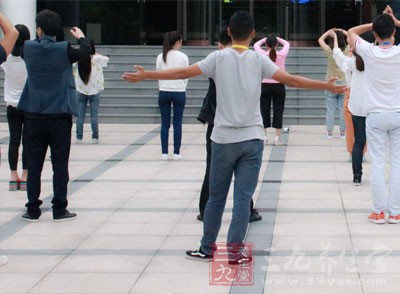 十六步广场舞 分解动作教学助您舞技猛涨(2)