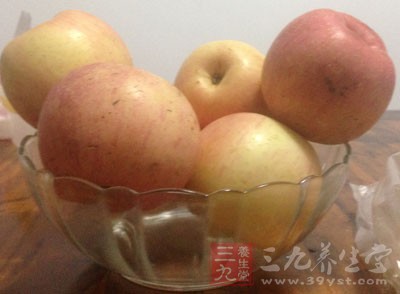 苹果的养生功效 吃这种水果可以降胆固醇(2)