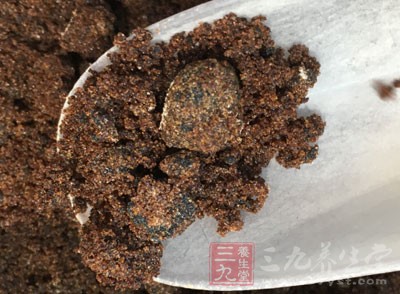 下入阿膠粉、紅糖，用小火慢熬，至徹底融化，即可食用