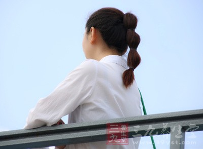 命中枭印太旺且收官杀入墓的女人是克夫命 命中枭印太旺且收官杀入墓的女人是克夫命