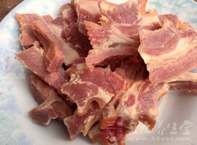 肉類食物難以消化，會(huì)讓腸胃的蠕動(dòng)速度變慢