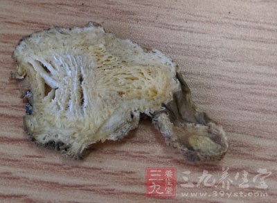 同时把当归、切片的鸡肉放入花椒汤