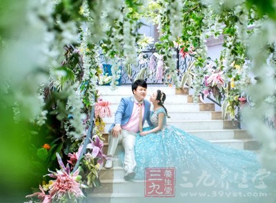 男人对长的好看的女人会比较有感觉