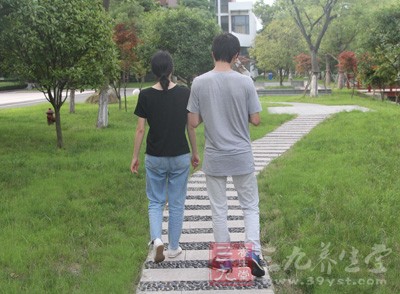 你辉煌时，她比你还开心