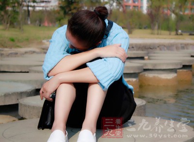 女患者为了不让别人发现她的异味,天热不出门天冷不运动 女患者为了不让别人发现她的异味,天热不出门天冷不运动