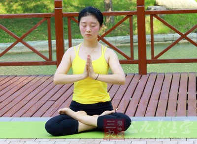 减压瑜伽 时常练习这动作有利减压