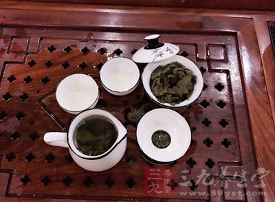 在我們每次吃過飯之后可以選擇用茶水來漱口