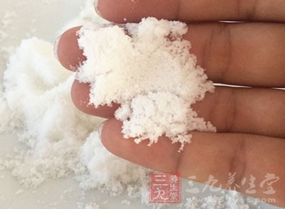 使用鹽做美容，所用的鹽一定要是細(xì)鹽，或者專用的鹽