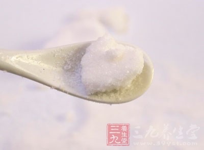 有研究發(fā)現(xiàn)，用食用鹽洗臉好處確實很多，那么究竟有哪些好處呢