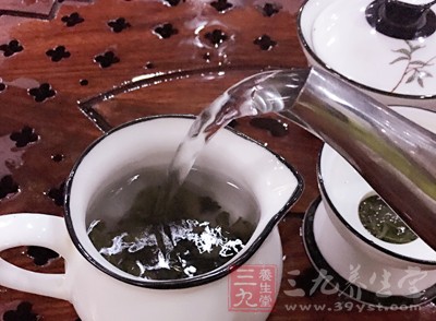 有的人認(rèn)為酒后喝茶能解酒