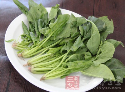 菠菜是生活中常見的補(bǔ)血蔬菜