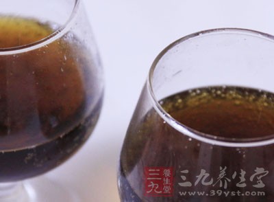 应该减少酱油、可乐等食物的摄入