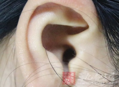 耳朵进水后如何处理 耳朵进水后如何处理