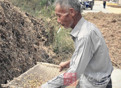 食欲和食量正常，甚至增加，但體重下降