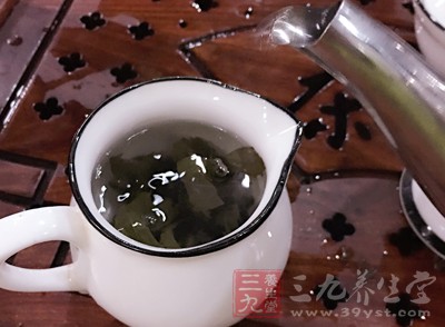 酒后喝浓茶或碳酸饮料