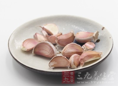 大蒜是生活中常見(jiàn)的調(diào)味品