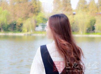 女人入秋后刺激这部位除湿气