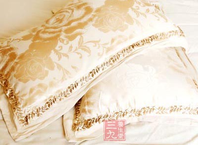 垫高枕头不仅能缓解感冒引发的夜间咳嗽