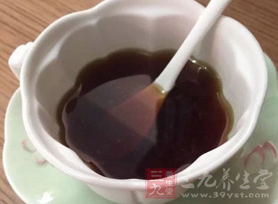 所以要等熱咖啡或熱茶稍涼再喝