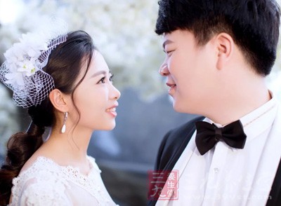 如果她的眼睛里放光,眼睛变大都是积极的信号 如果她的眼睛里放光,眼睛变大都是积极的信号