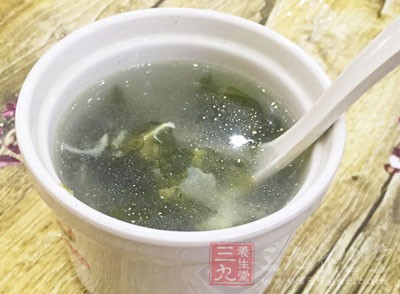 高鹽食物會使胃酸減少，降低胃黏膜抵抗力，使其更易受損而產(chǎn)生胃炎或潰瘍