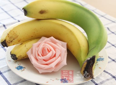 而香蕉中含有一种能预防胃溃疡的化学物质 而香蕉中含有一种能预防胃溃疡的化学物质