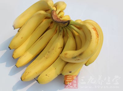 香蕉,面包粉,鸡蛋液 香蕉,面包粉,鸡蛋液