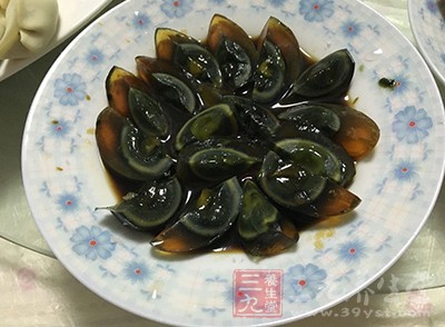 皮蛋不能和甲魚、李子一起食用