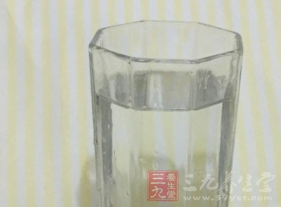 飲水應(yīng)少量多次