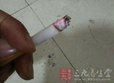 吸煙不僅會讓人的壽命縮短約10年，還會降低老年階段的生活質(zhì)量